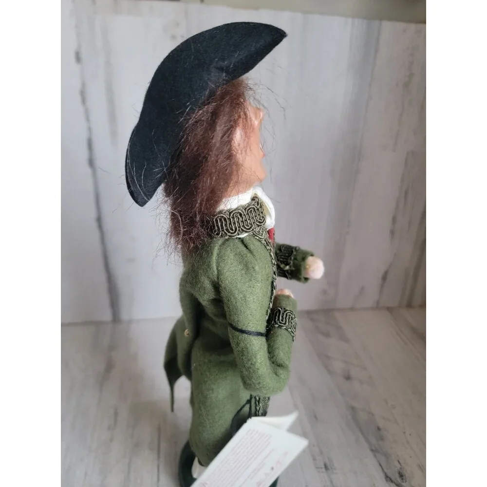 Byer's Choice 1999 Colonial English Williamsburg man caroler xmas figure vintage